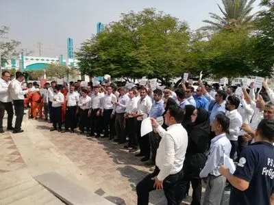 تجمع نیروهای ارکاث ثالث منطقه ویژه اقتصادی پارس/ پیمانکاران باید بروند!