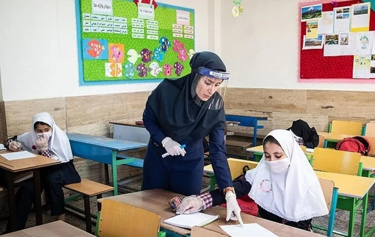 إیران.. بدء التطعیم للمعلمین بلقاح کورونا الیوم