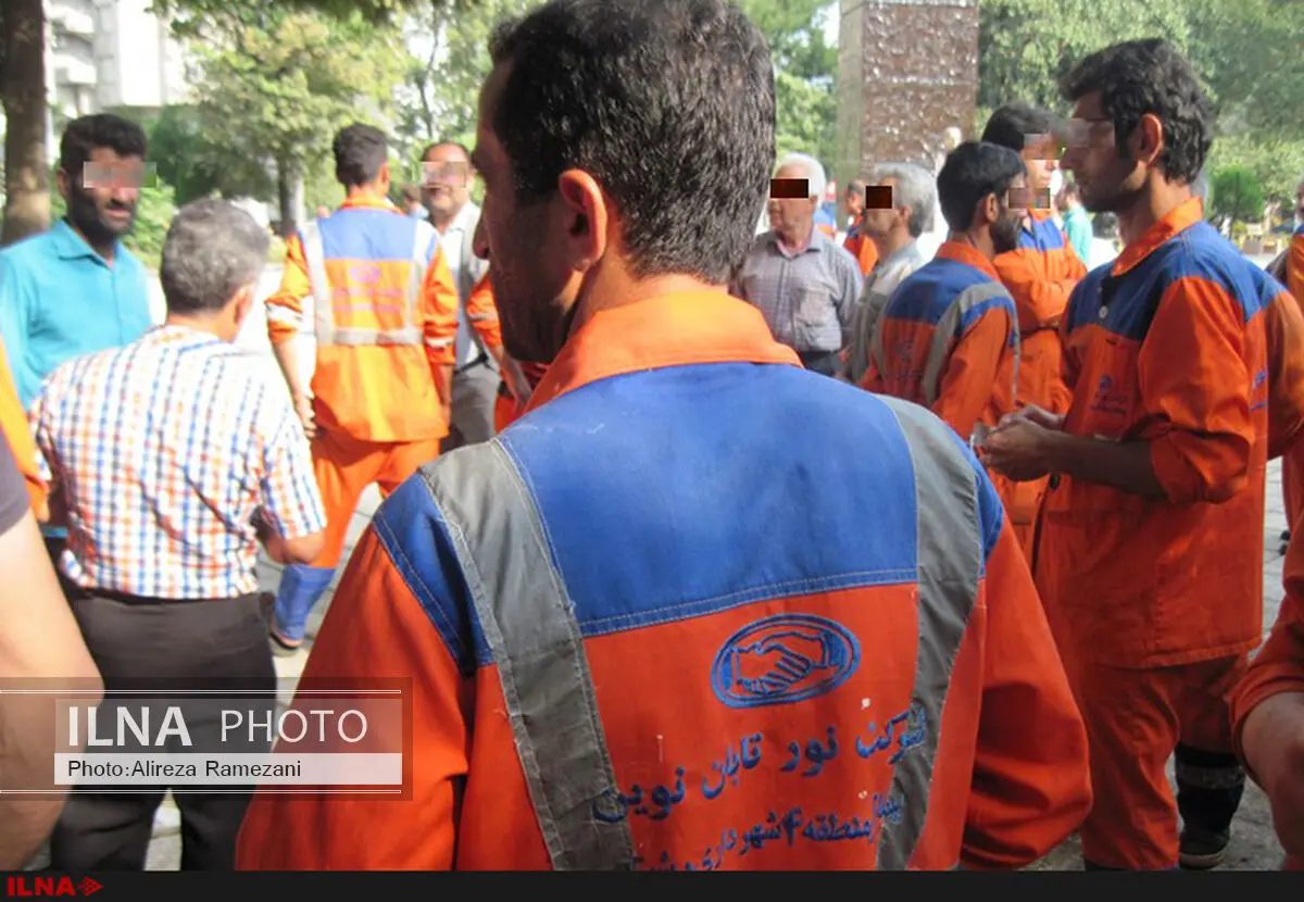 تجمع کارگران خدماتی شهرداری  رشت برای معوقات مزدی