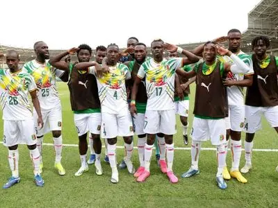 ویدئو: خیابان‌های مالی پس از حذف تونس منفجر شد