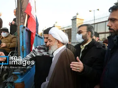 هشدار معنادار روزنامه نزدیک به قالیباف به سوپرانقلابی ها/ شبه‎ بلاگرهای سیاسی خواهند شنید؟!