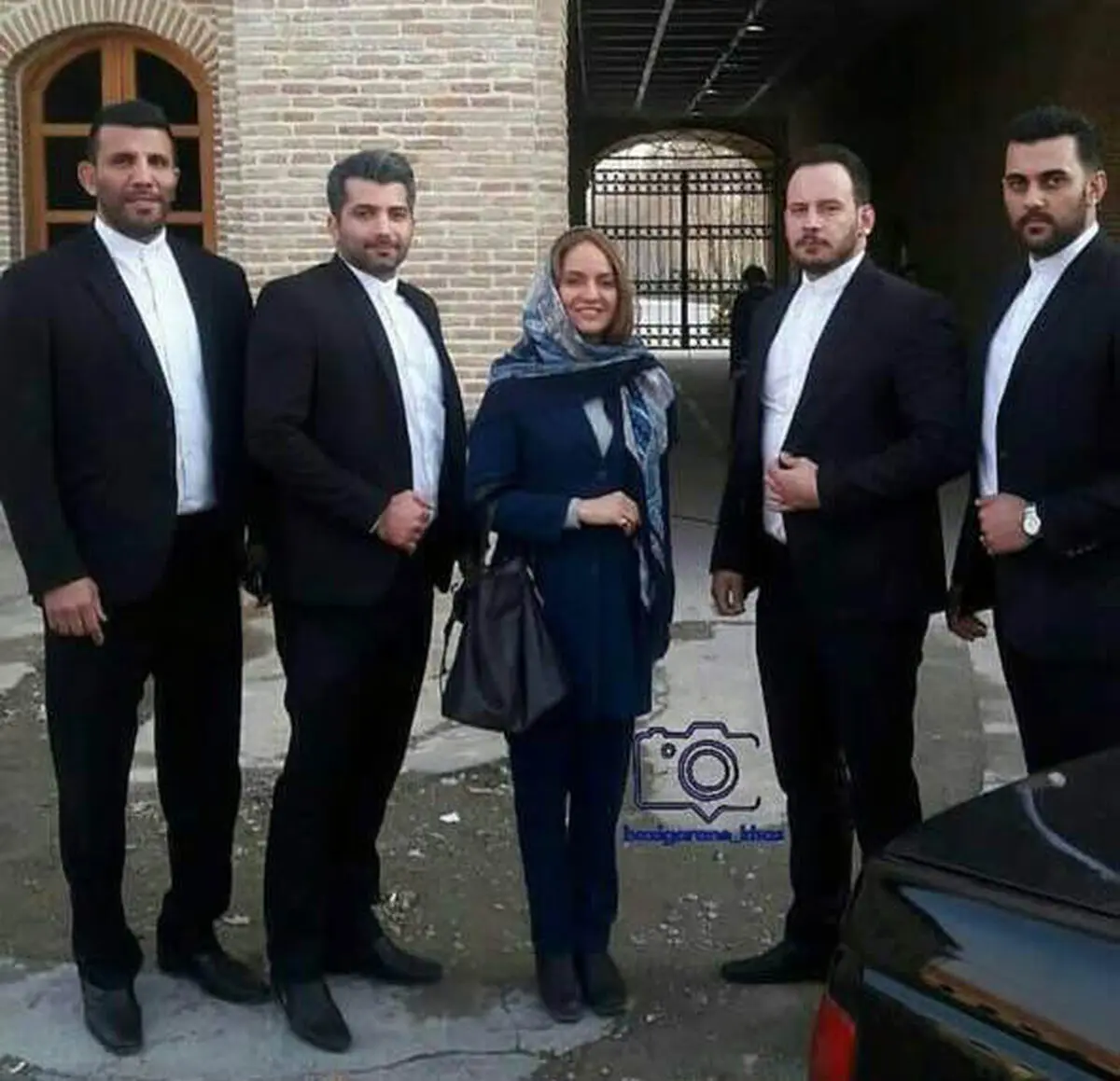 مهناز افشار و بادیگاردهایش / عکس