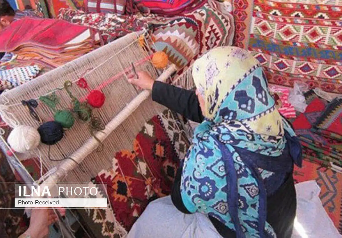 تولید ۳۲۰۰ متر مربع فرش و گلیم دست‌باف توسط مددجویان کمیته امداد البرزی