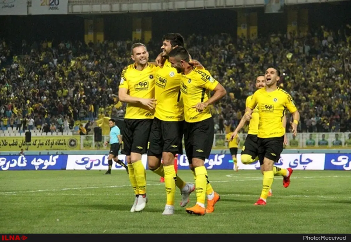 نیمه اول سپاهان و استقلال جنجالی به پایان رسید