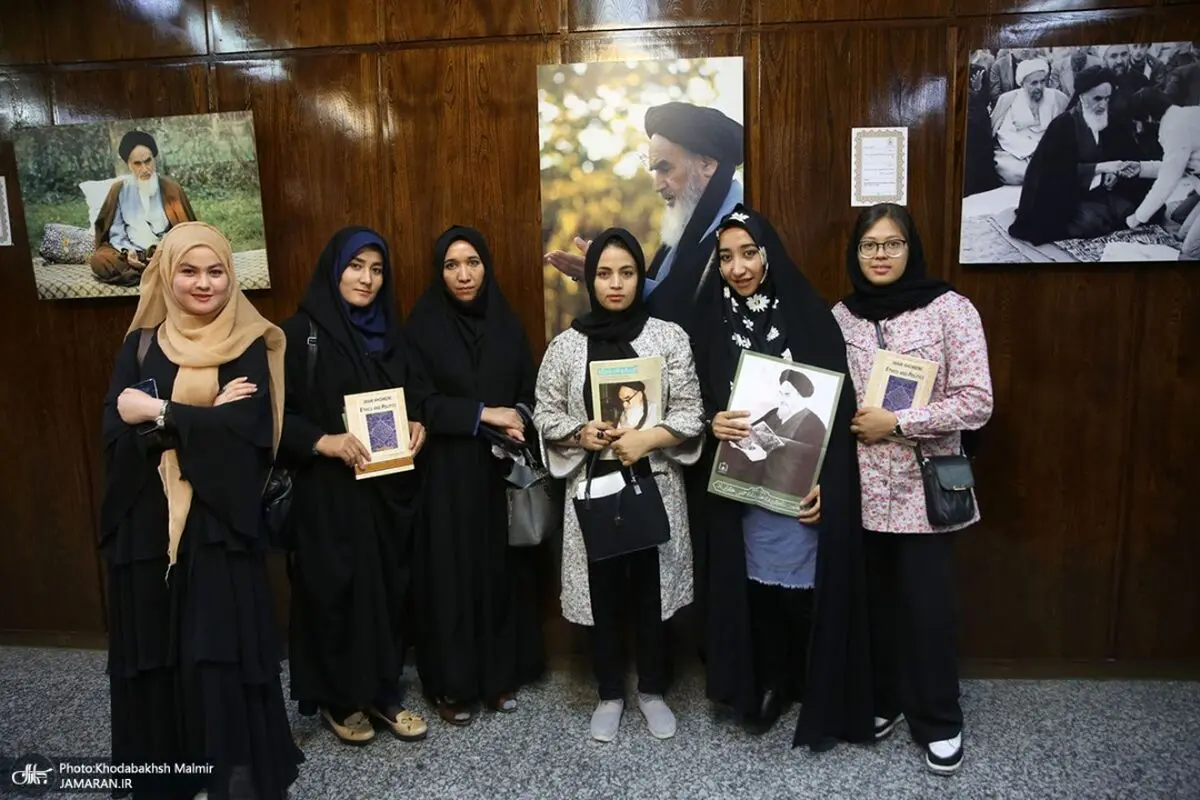دانشجویان بین‌الملل در جماران حضور یافتند


