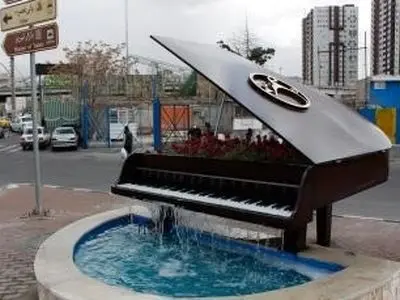 ویدیوی پربازدید از پیانو نوازی بازیکن تیم استقلال بانوان