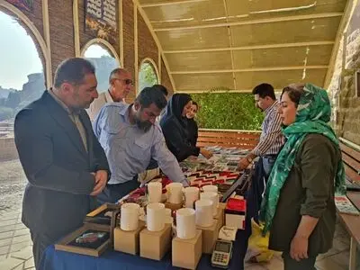 احداث غرفه دست سازه‌های گلی در محوطه میراث جهانی شوشتر 