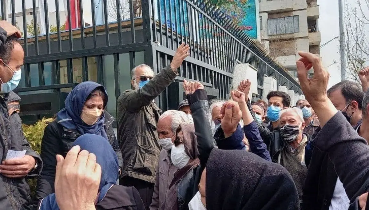 تجمع بازنشستگان مقابل ادارت تامین اجتماعی/ درخواست اجرای صحیح ماده ۹۶ قانون تامین اجتماعی و صدور احکام جدید  