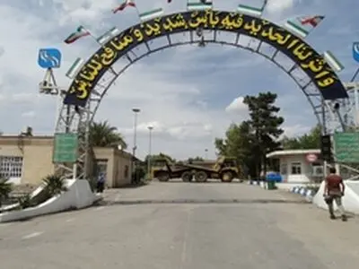 تحصن کارگران شرکت سنگ آهن مرکزی بافق ادامه دارد