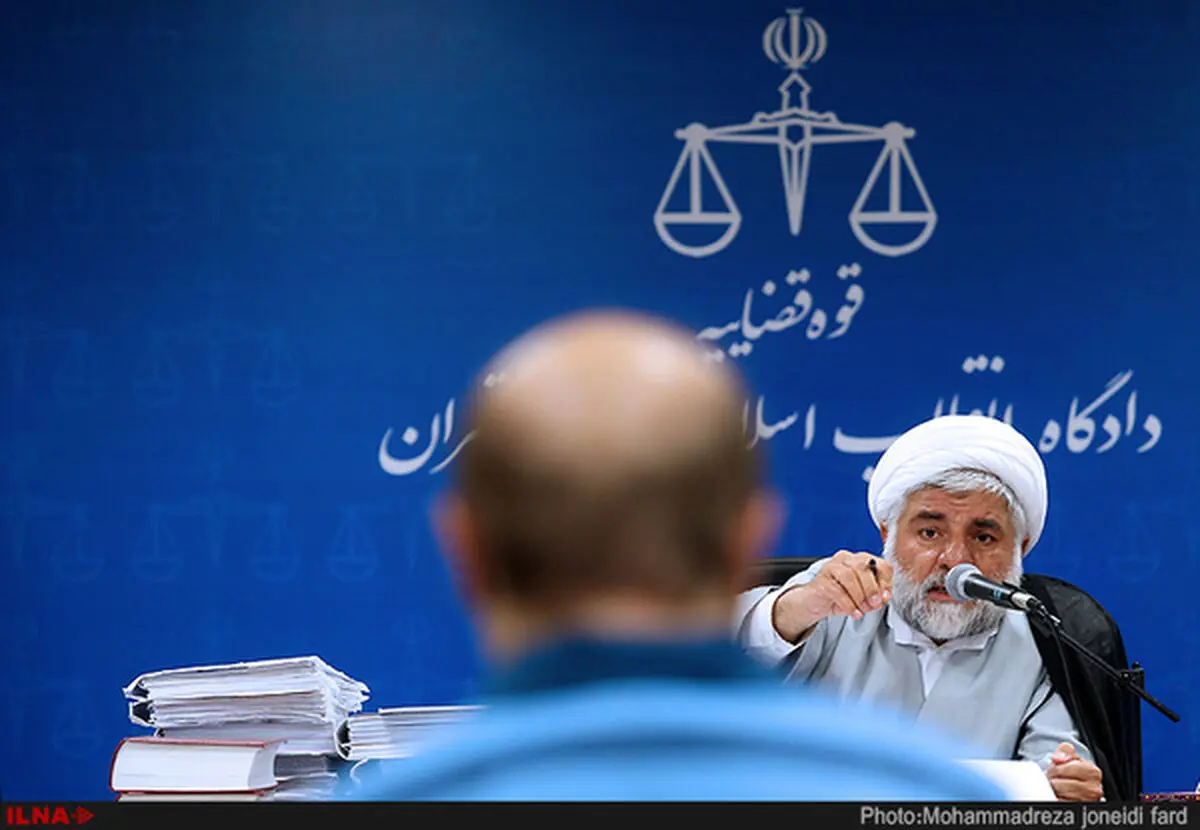 وکیل متهم ردیف دوم نفتی: باندی در کار نیست، این‌ها بچه‌های نظام و انقلاب‌اند/ قاضی مقیسه: وزرایی که به این باند کمک کرده باشند احضار می‌شوند
