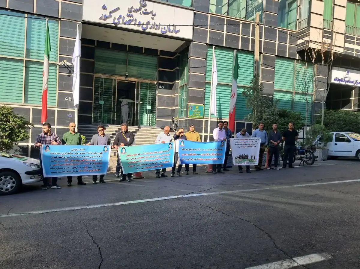 رانندگان استیجاری ایثارگر در انتظار تبدیل وضعیت/ از سراسر کشور به تهران آمدیم....