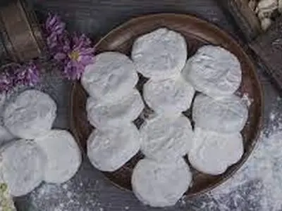 آموزش نحوه خوردن گز آردی توسط آقا رشید+ فیلم