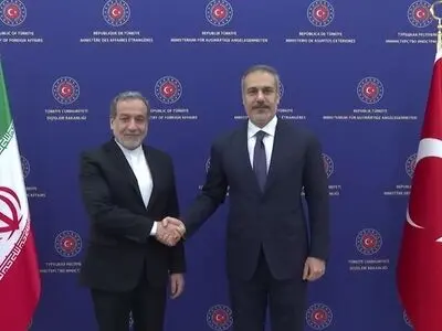 عراقجي يلتقي نظيره التركي