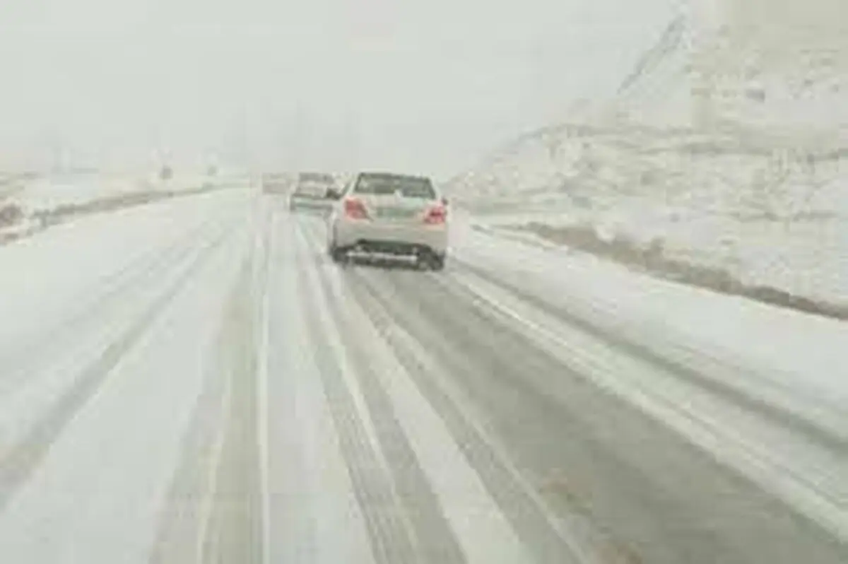 تردد در برخی محورهای آذربایجان غربی به کندی انجام می‌شود/ مردم از سفرهای غیرضروری خودداری کنند