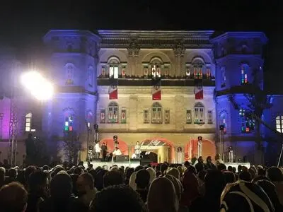 «ابد و یک‌روز» تندیس‌ها را درو کرد/انتقادهای تند رضا عطاران، باران کوثری و نوید محمدزاده 