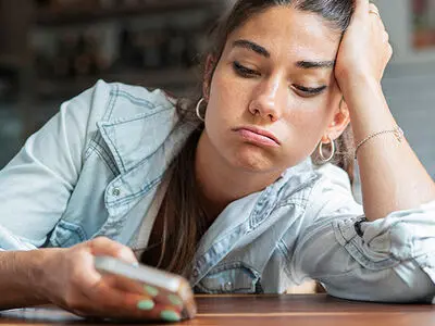 چرا اسکرول در اینستاگرام بی‌حوصلگی را کم نمی‌کند؟