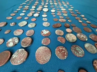 تحویل 214 قطعه تاریخی توسط یک شهروند به متولیان میراث فرهنگی