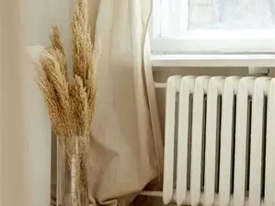 آیا واقعاً شوفاژ زیر پنجره پرده را می‌سوزاند؟ 