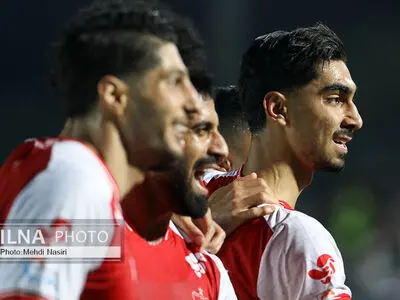 گزارش تصویری دیدار تیمهای فوتبال پرسپولیس  و ذوب آهن 
