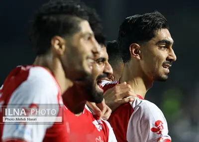 دیدار تیمهای فوتبال پرسپولیس تهران و ذوب آهن اصفهان
