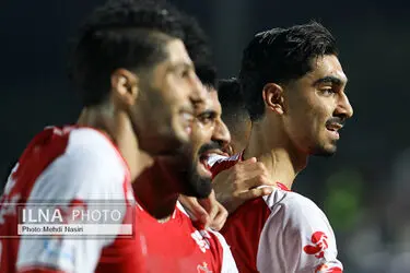 دیدار تیمهای فوتبال پرسپولیس تهران و ذوب آهن اصفهان