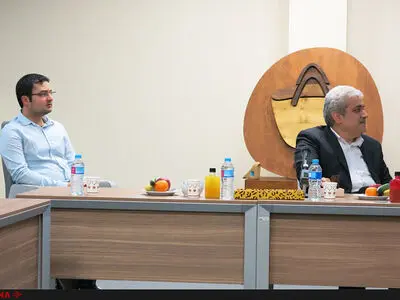 بازدید معاون علمی و فناوری رییس جمهوری از هلدینگ هزاردستان