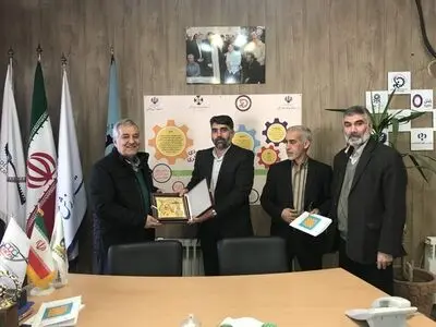 بسیجیان کارگر در میدان ورزش کارگری رقابت می کنند
