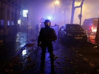 'State of insurrection' as fuel tax riots engulf central Paris