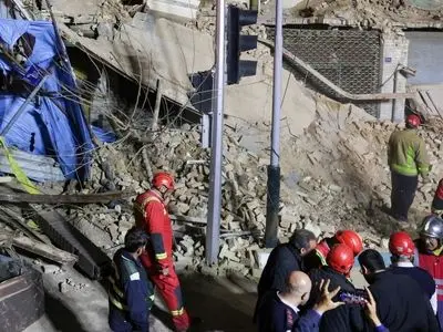 تلاش‌های 26 ساعته آتش‌نشانان برای نجات زیر آوار ماندگان ساختمان وکیل‌آباد مشهد / 2 نفر جان باختند و 6 نفر مصدوم شدند