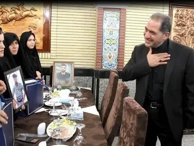 دیدار امیر صباحی‌فرد با خانواده شهدای جنگ ۱۲ روزه تحمیلی