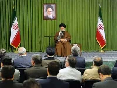 قائد الثورة: الهدف من الحرب الناعمة ضد ایران هو تغییر النظام