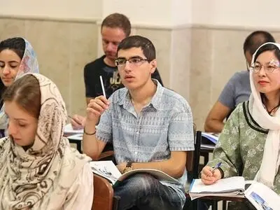 بررسی نحوه نگهداشت دانشجویان بین‌الملل و جذب دانشجوی مجازی در ایران