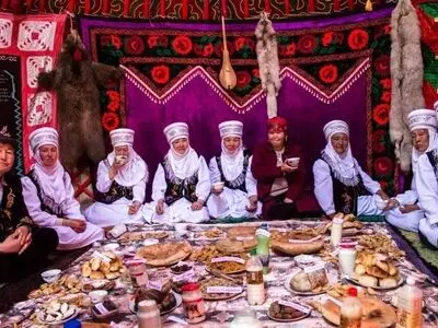 غذای نوروزی این مردم با گوشت اسب تهیه می‌شود !