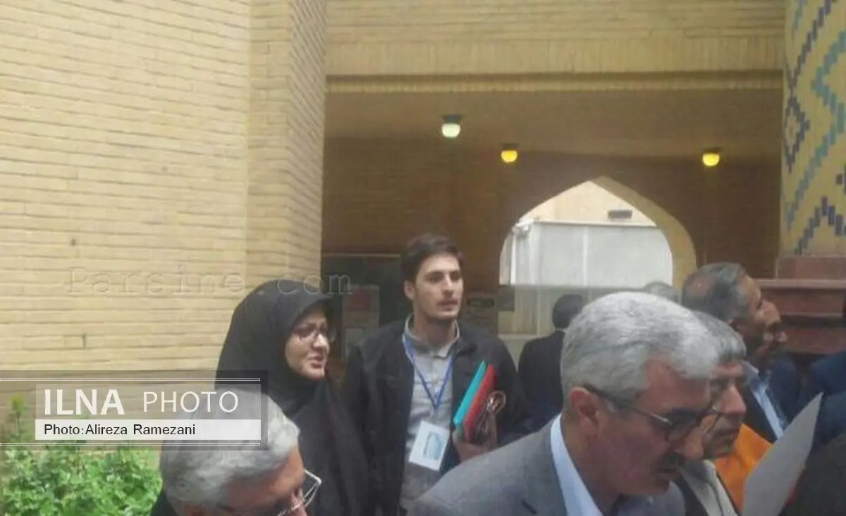 عکس: مینو خالقی در مسجد نهاد ریاست جمهوری 