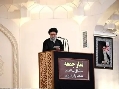 در جامعه یکپارچگی وجود نداشته باشد زمینه حضور دشمن فراهم می شود