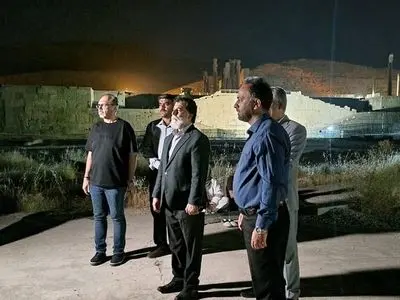 آسمان تخت جمشید میزبان بارش شهابی شد/برگزاری تور رصد شبانه 