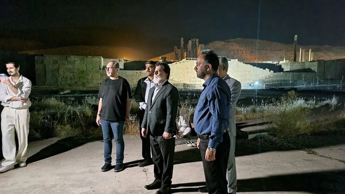 آسمان تخت جمشید میزبان بارش شهابی شد/برگزاری تور رصد شبانه 