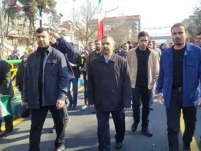 حضور وزیر دفاع در راهپیمایی