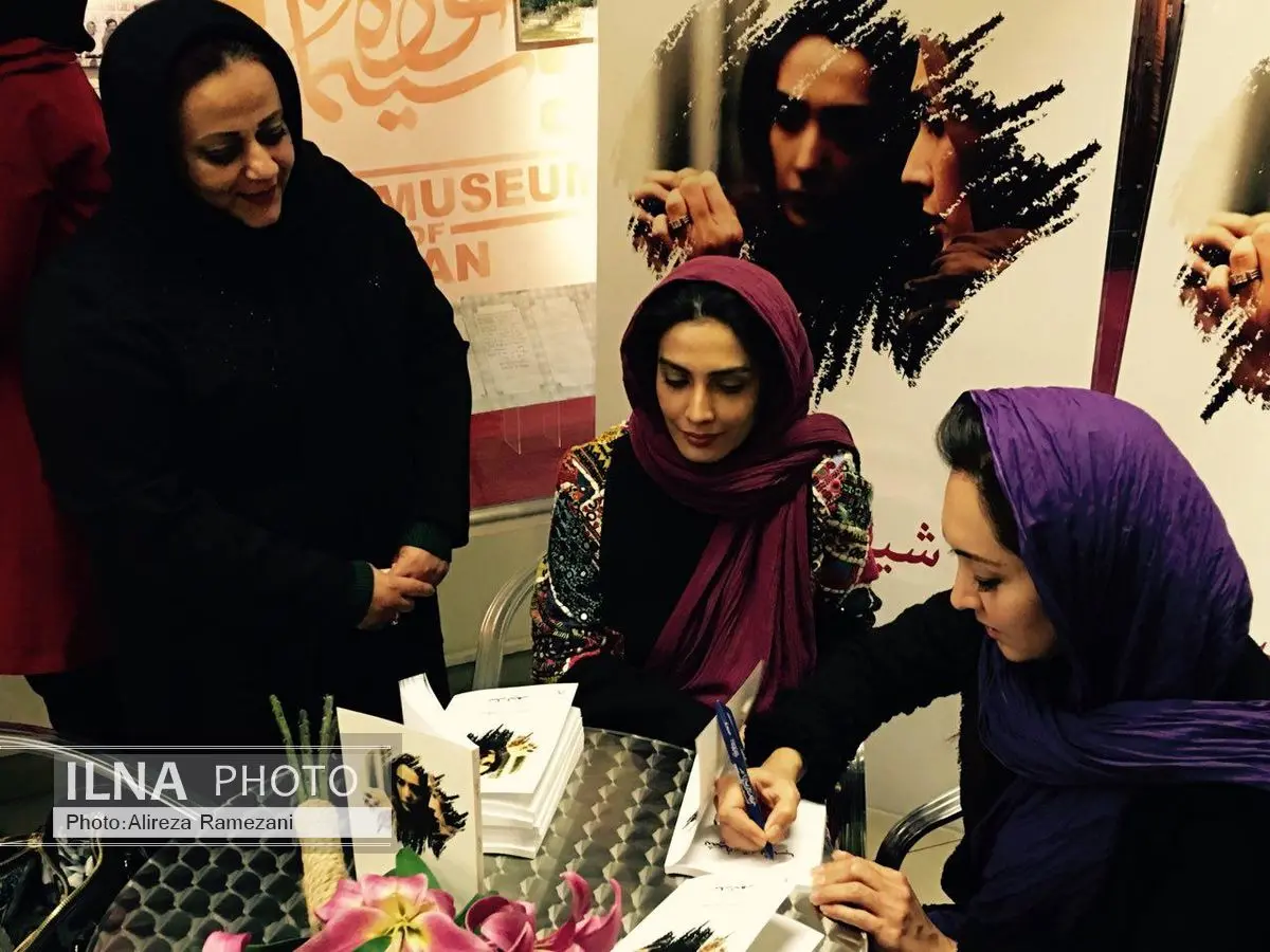 کتاب فیلمنامه‌های نیکی کریمی رونمایی شد