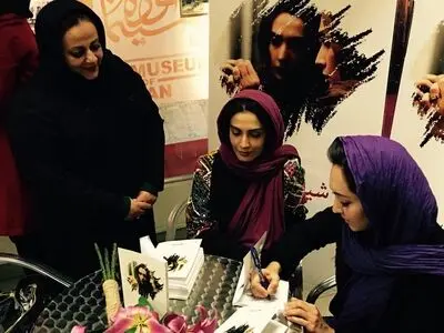 کتاب فیلمنامه‌های نیکی کریمی رونمایی شد