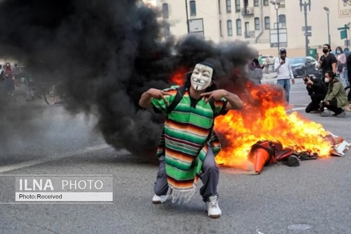 مرگ جرج فلوید، فرصتی برای دور کردن حواس‌ها از سوءمدیریت دولت در مواجهه با بحران کرونا بود/ حس ناامیدی و رهاشدگی از کانال خشونت و تعرض در حال تخلیه است/سرکوب و سلطه از نظر ترامپ، می‌تواند همه‌چیز را حل کند