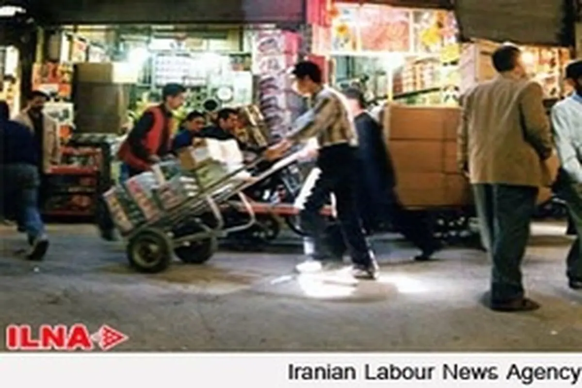 پرداخت حق عیدی در روزهای پایانی‌سال از ارزش پول کارگران می‌کاهد