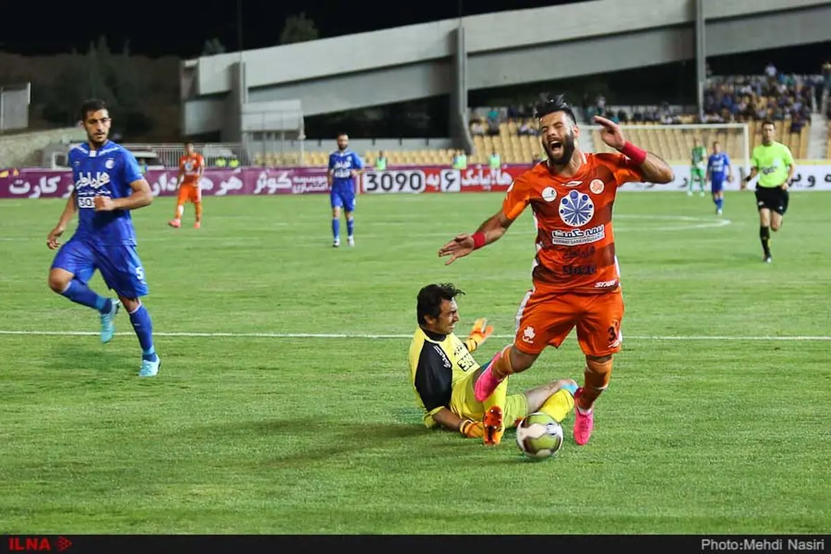 عباس زاده: رحمتی صد در صد روی من پنالتی کرد/ آن مچ بند یعنی عاشق پرسپولیس هستم