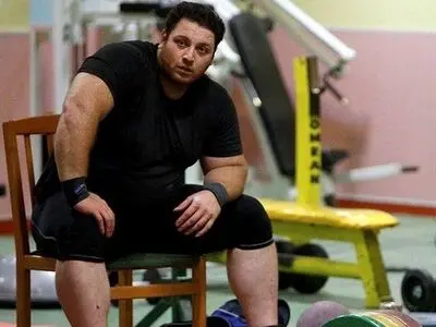 علی حسینی: وزنه‌برداران نزدیک مسابقات جهانی به حال خود رها شده‌اند