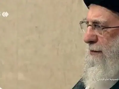 لحظاتی از مدیحه‌سرای محمود کریمی در مراسم رئیس‌جمهور شهید و همراهان + فیلم
