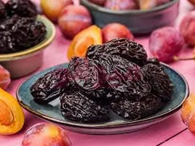 این میوه خشک استخوان های شما را محکم و قوی می کند
