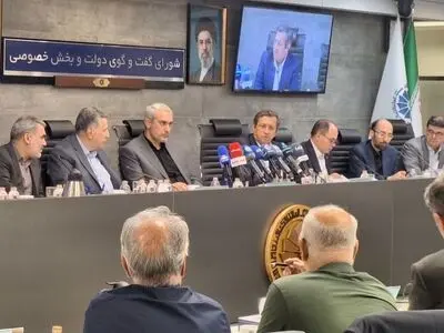 همتی: در تامین ارز ترجیحی دارو مشکلی نداریم/ نوری: قیمت گذاری در حوزه گوشت به اتحادیه مربوطه واگذار می‌شود