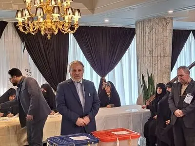 مدافعان حریم مردم سالاری دینی با چشمان نافذ و با بصیرت از رای مردم صیانت می‌کنند