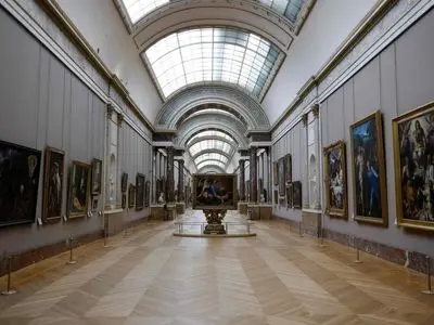 کارکنان بزرگ‌ترین موزه جهان دست به اعتصاب می‌زنند