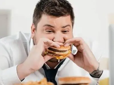 مضرات باورنکردنی تند غذا خوردن بر بدن